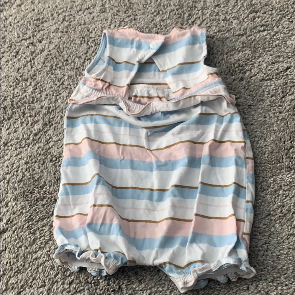 Carter’s romper - Picture 3 of 3